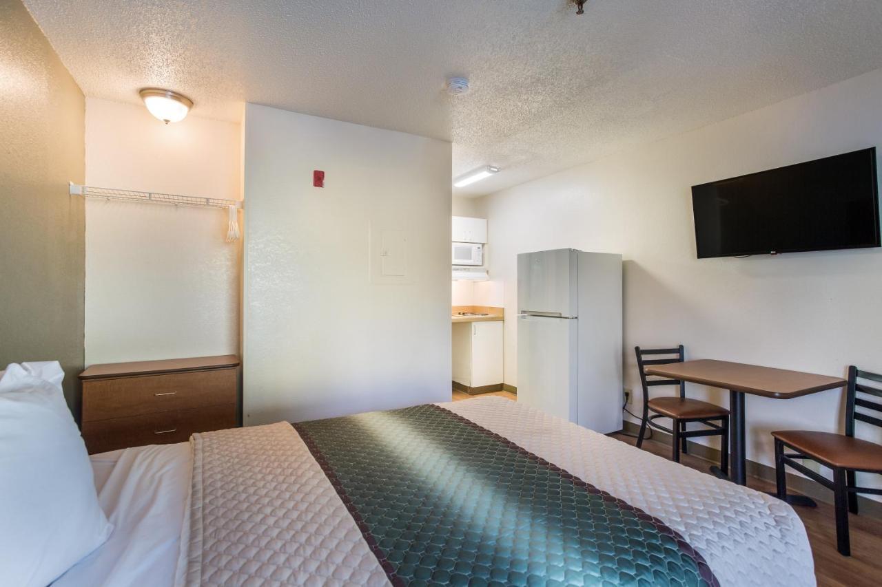 Hometowne Studios By Red Roof Nashville - Airport/Briley Pkwy Екстериор снимка