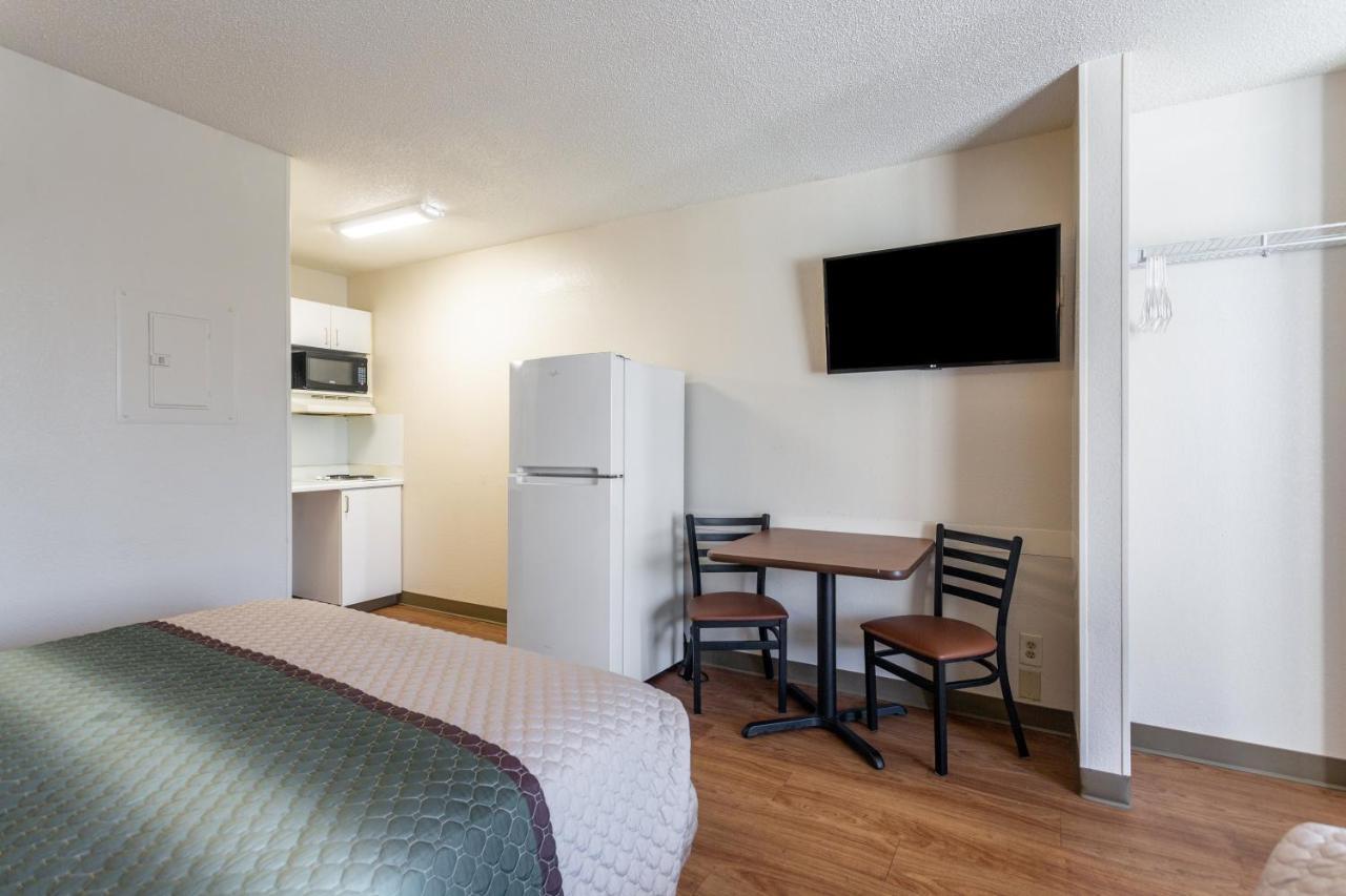 Hometowne Studios By Red Roof Nashville - Airport/Briley Pkwy Екстериор снимка