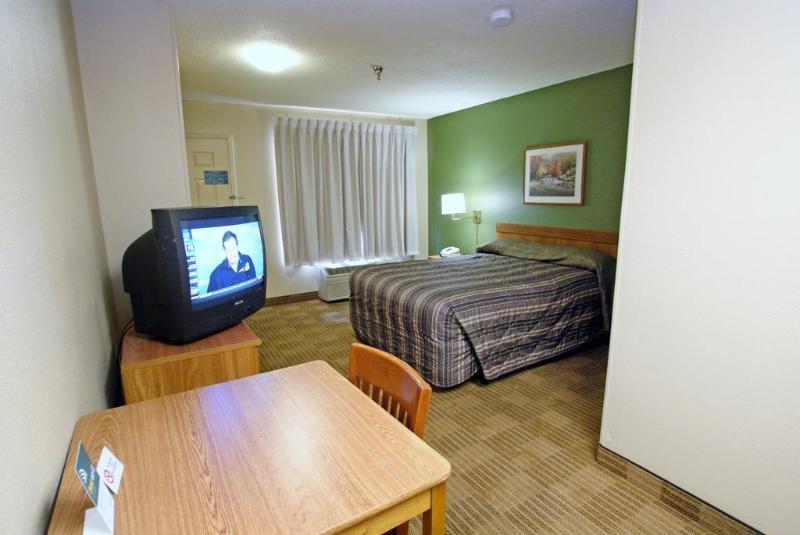 Hometowne Studios By Red Roof Nashville - Airport/Briley Pkwy Екстериор снимка
