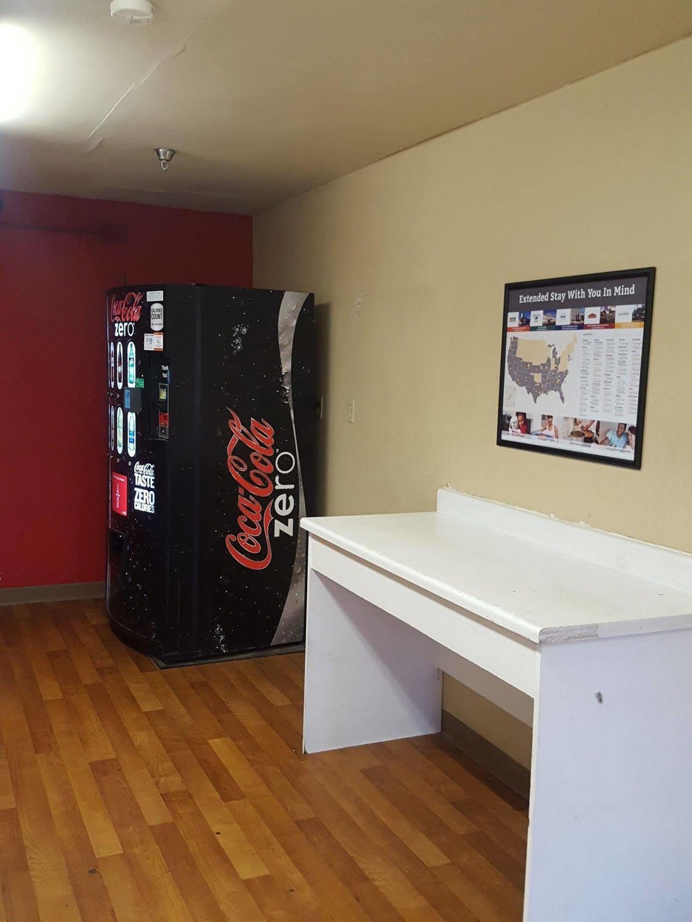 Hometowne Studios By Red Roof Nashville - Airport/Briley Pkwy Екстериор снимка
